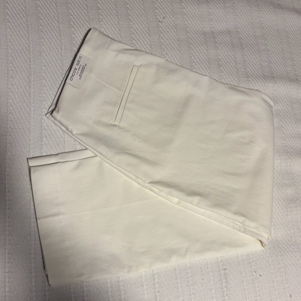 Chicos White So Slimming Juliet Straight Leg Crop Pants Size 1.5 or US 10